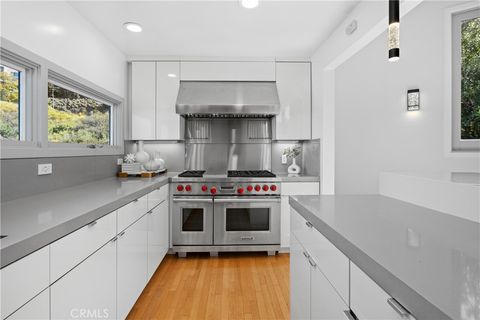 Tiny photo for 901 Summit Drive, Laguna Beach, CA 92651 (MLS # LG25114396)