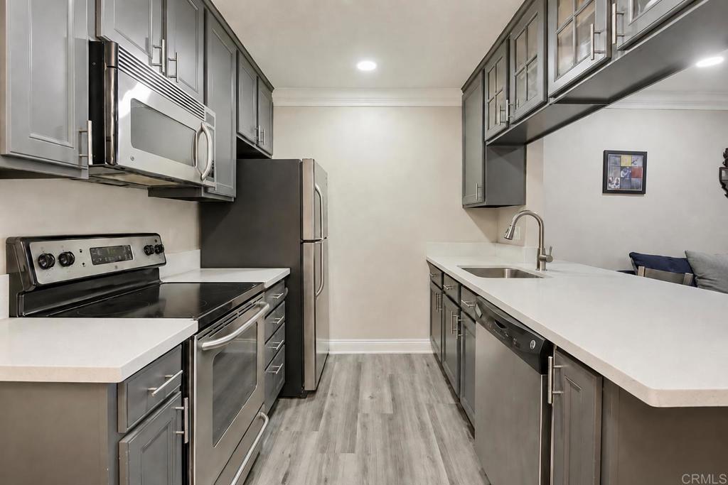 1045 Peach Avenue 8