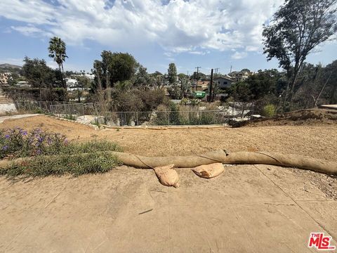 Photo of 674 Palmera Avenue, Pacific Palisades, CA 90272 (MLS # 25498371)