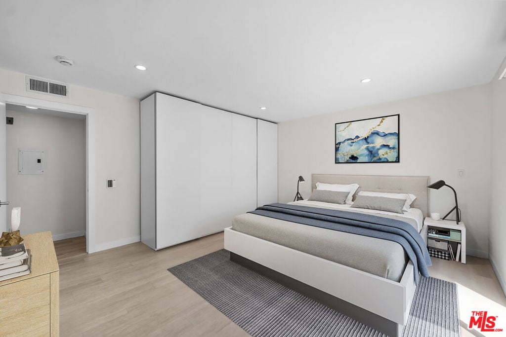 136 S Swall Drive 4