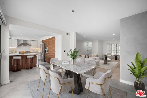 Photo of 136 S Swall Drive #4, Los Angeles, CA 90048 (MLS # 26990271)