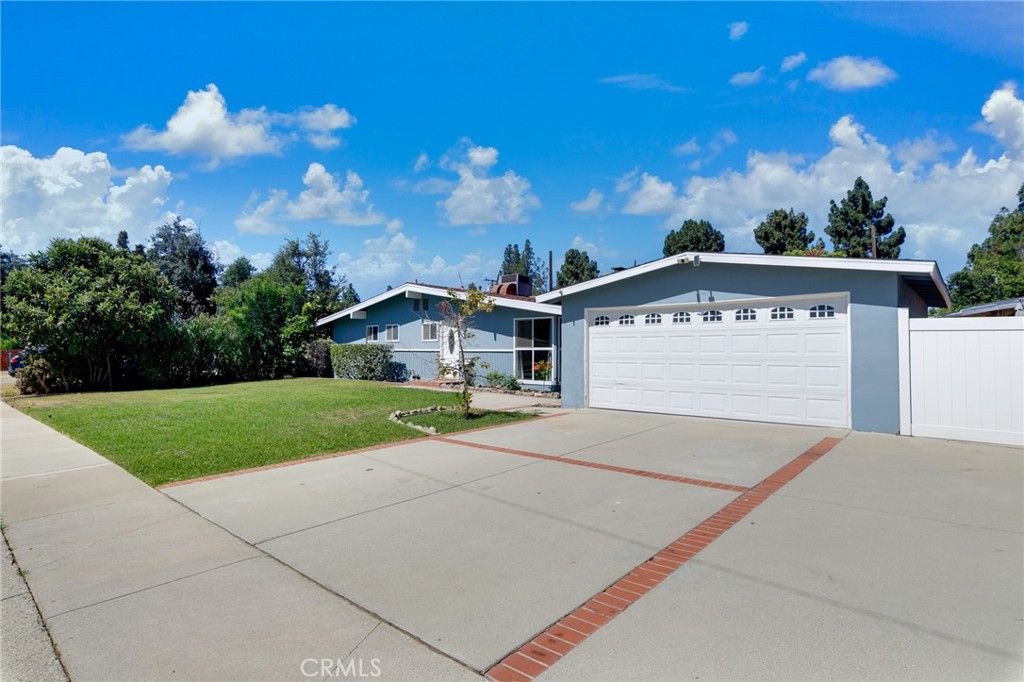 1027 N Greer