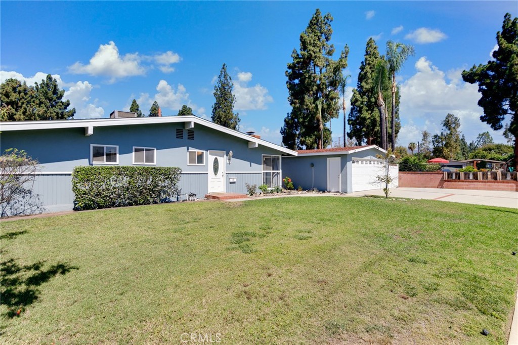 1027 N Greer