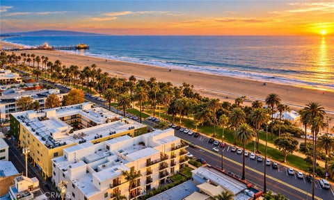 Photo of 833 Ocean Avenue #304, Santa Monica, CA 90403 (MLS # SR26171360)