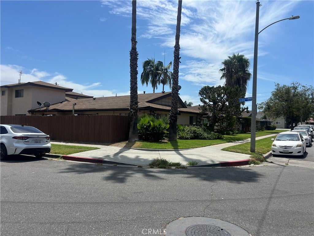 820 N Lido