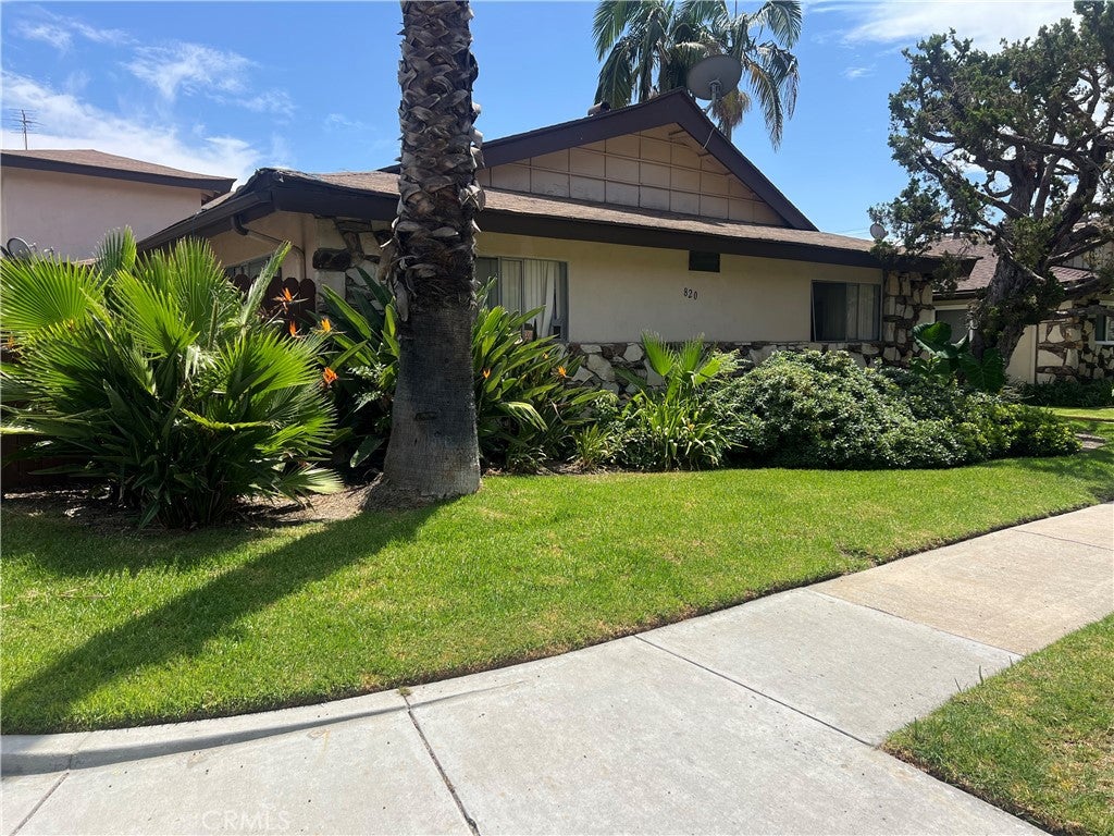 820 N Lido
