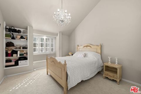 Tiny photo for 17437 Tarzana Street, Encino, CA 91316 (MLS # 26655007)