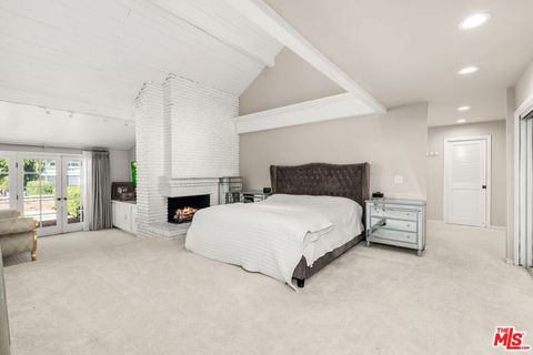 Tiny photo for 17437 Tarzana Street, Encino, CA 91316 (MLS # 26655007)