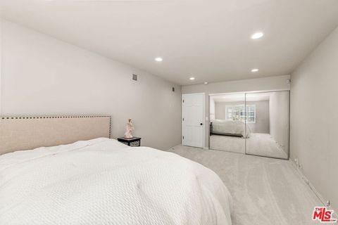 Tiny photo for 17437 Tarzana Street, Encino, CA 91316 (MLS # 26655007)