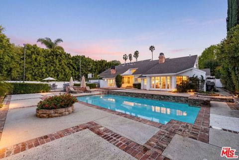 Tiny photo for 17437 Tarzana Street, Encino, CA 91316 (MLS # 26655007)