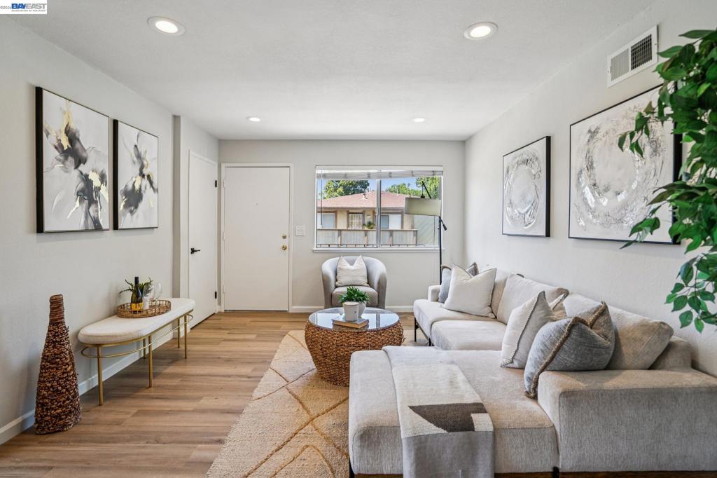 2297 Medallion Dr 4