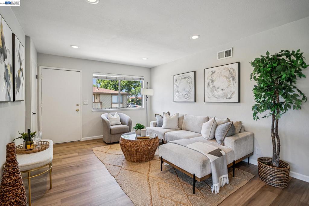 2297 Medallion Dr 4