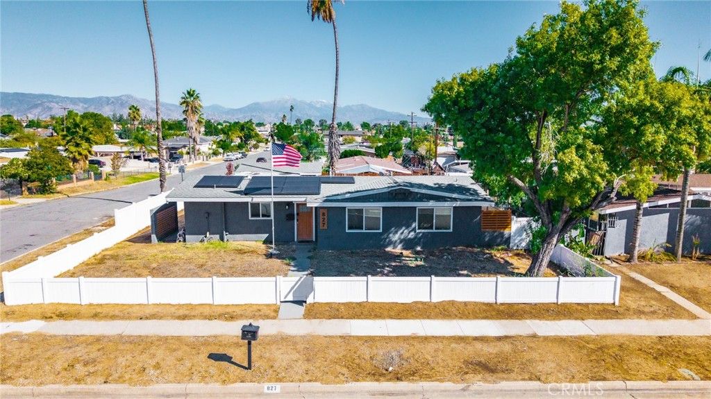 Photo of 827 S Riverside Ave, Rialto, CA 92376 (MLS # SW25242361)
