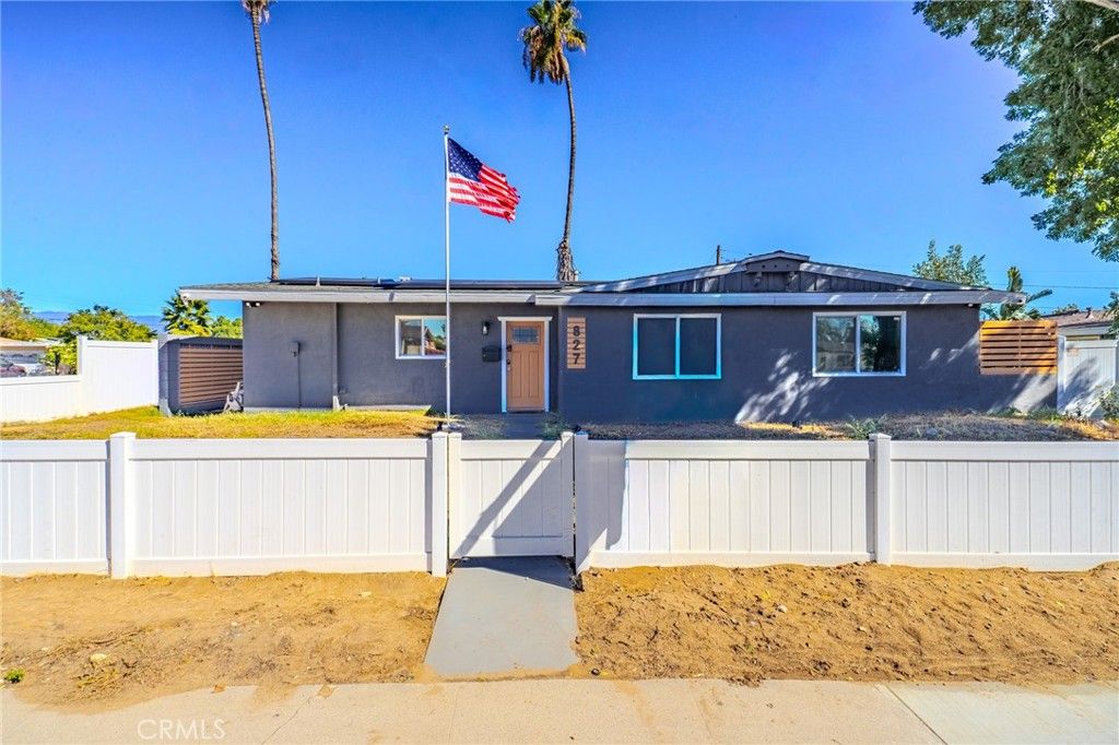 Photo of 827 S Riverside Ave, Rialto, CA 92376 (MLS # SW25242361)