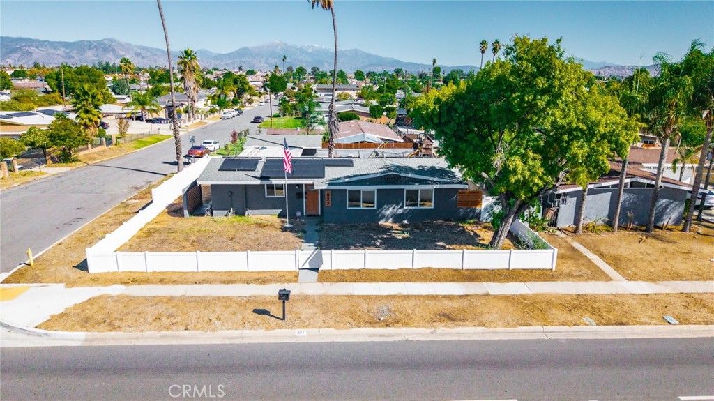 Photo of 827 S Riverside Ave, Rialto, CA 92376 (MLS # SW25242361)