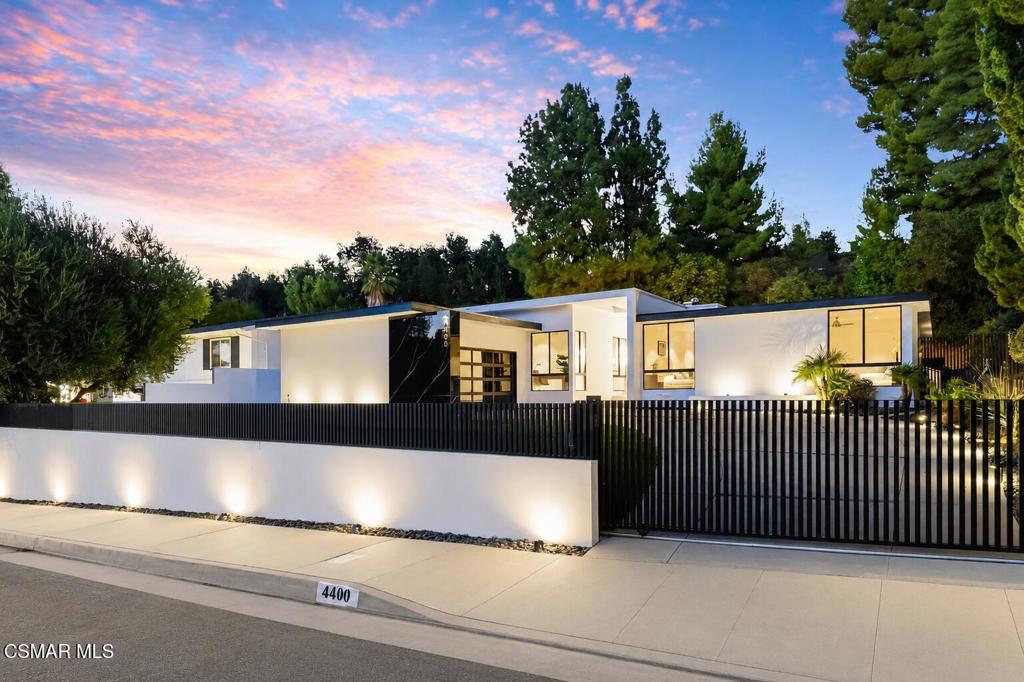 Photo of 4400 Topanga Canyon Boulevard, Woodland Hills, CA 91364 (MLS # 226003717)