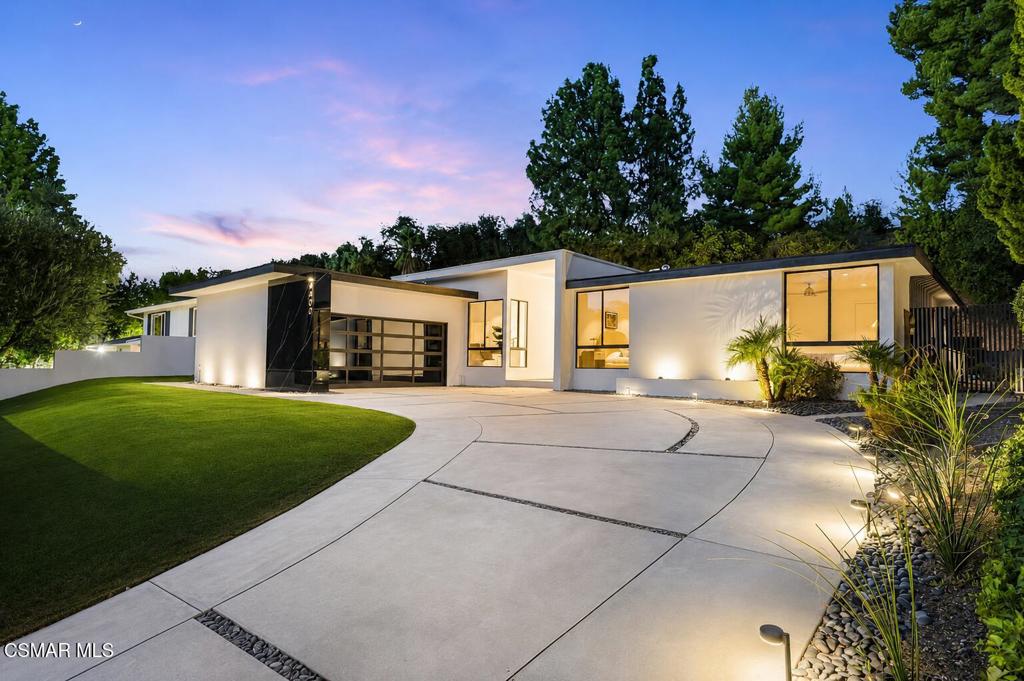 Photo of 4400 Topanga Canyon Boulevard, Woodland Hills, CA 91364 (MLS # 226003717)