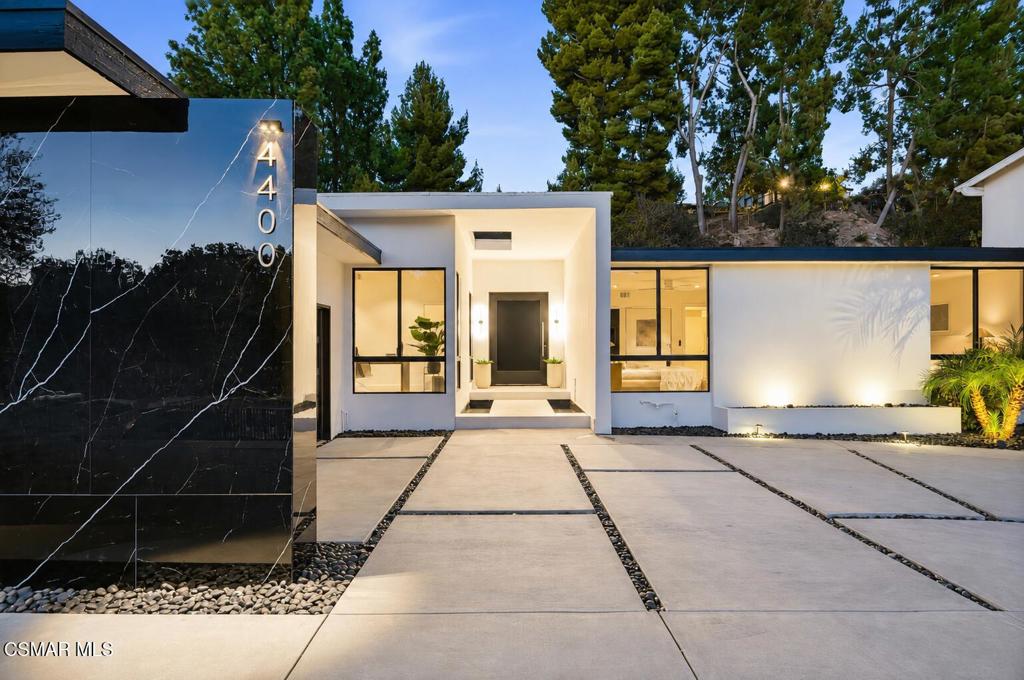 4400 Topanga Canyon Boulevard