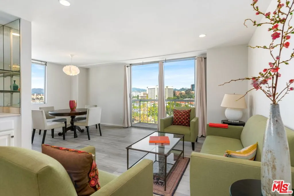 Los Angeles, California 90024, United States, 1 Bedroom Bedrooms, ,2 BathroomsBathrooms,Residential,Active,98558