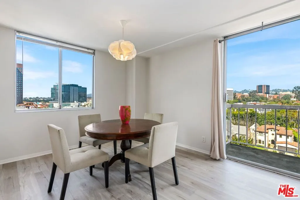 Los Angeles, California 90024, United States, 1 Bedroom Bedrooms, ,2 BathroomsBathrooms,Residential,Active,98558