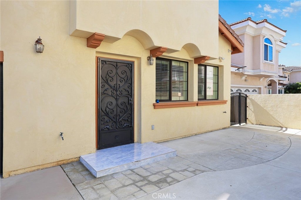 419 N Sierra Vista Street