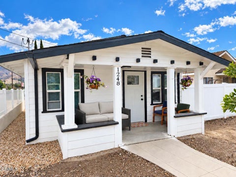 Photo of 1248 E Ventura Street, Santa Paula, CA 93060 (MLS # V1-39433)