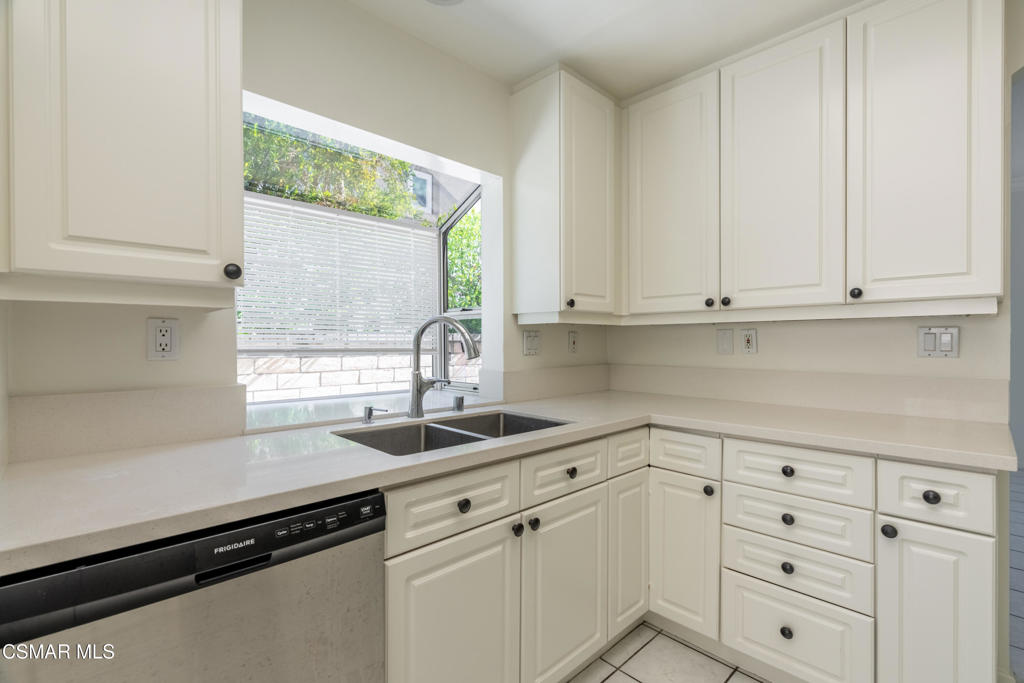 Executive I / Rancho Conejo-390 - 1004342 - Residential Lease