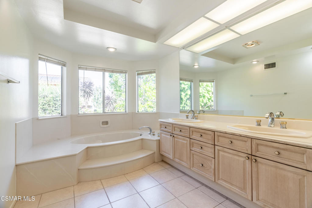 Executive I / Rancho Conejo-390 - 1004342 - Residential Lease