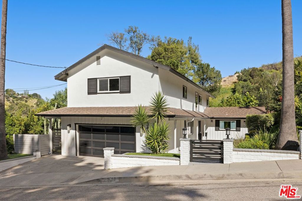 Photo of 3430 Loadstone Drive, Los Angeles, CA 91403 (MLS # 26103436)