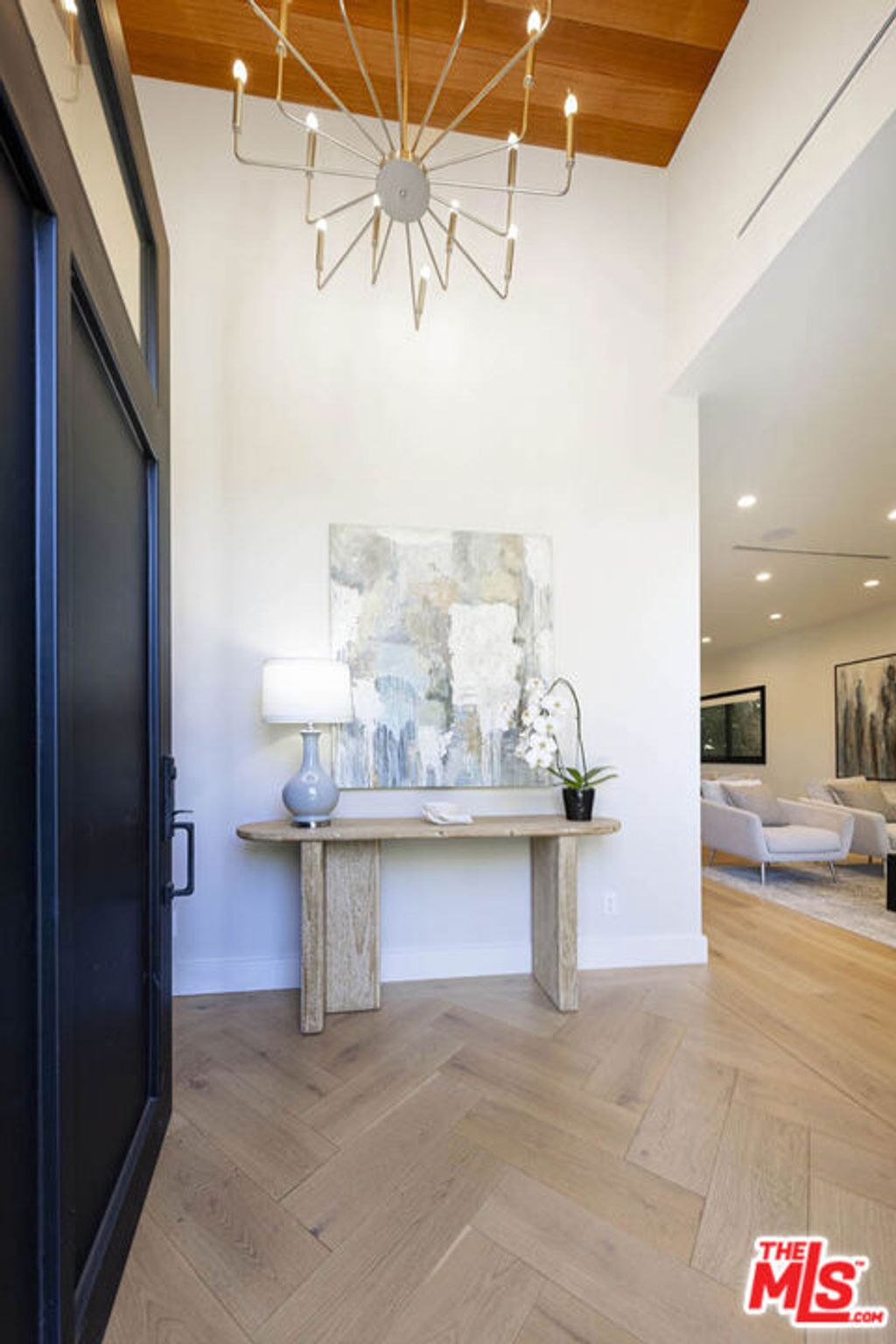 Photo of 123 S Kilkea Drive, Los Angeles, CA 90048 (MLS # 25602347)