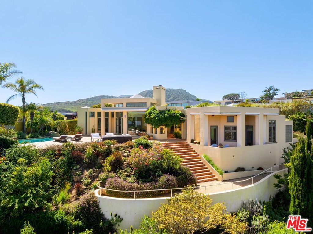 Photo of 1058 Vista Grande Drive, Pacific Palisades, CA 90272 (MLS # 25525119)