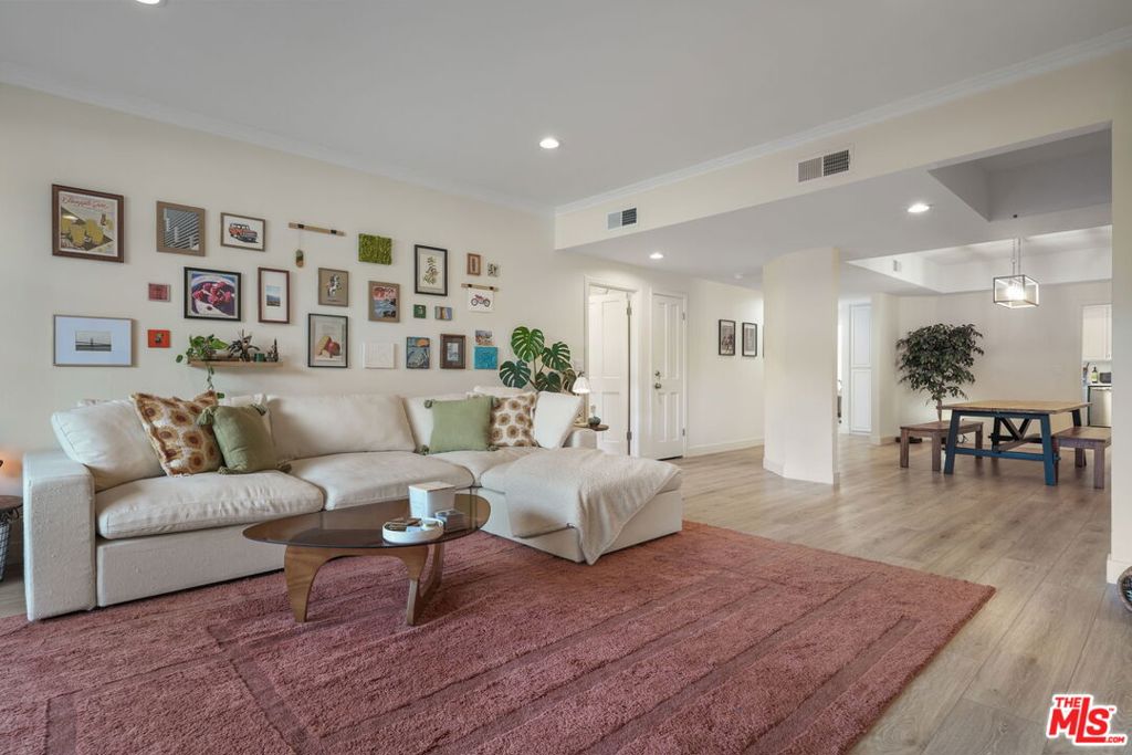 10336 Almayo Avenue 203