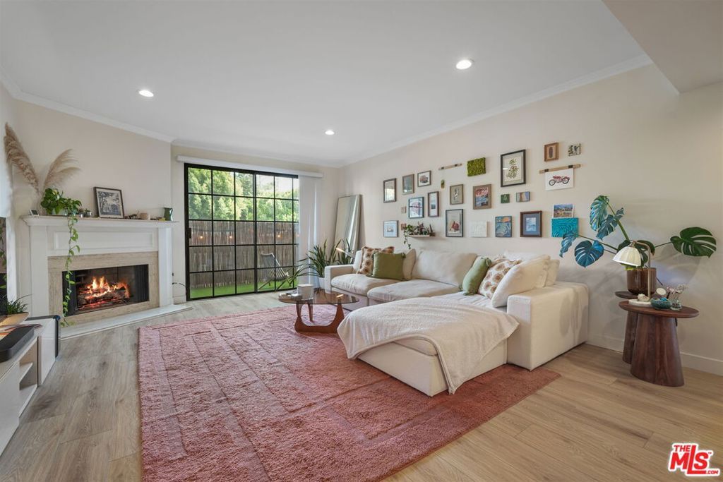 Photo of 10336 Almayo Avenue #203, Los Angeles, CA 90064 (MLS # 25574935)