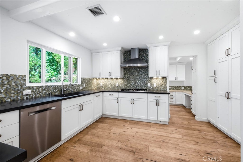 2284 Silver Spring