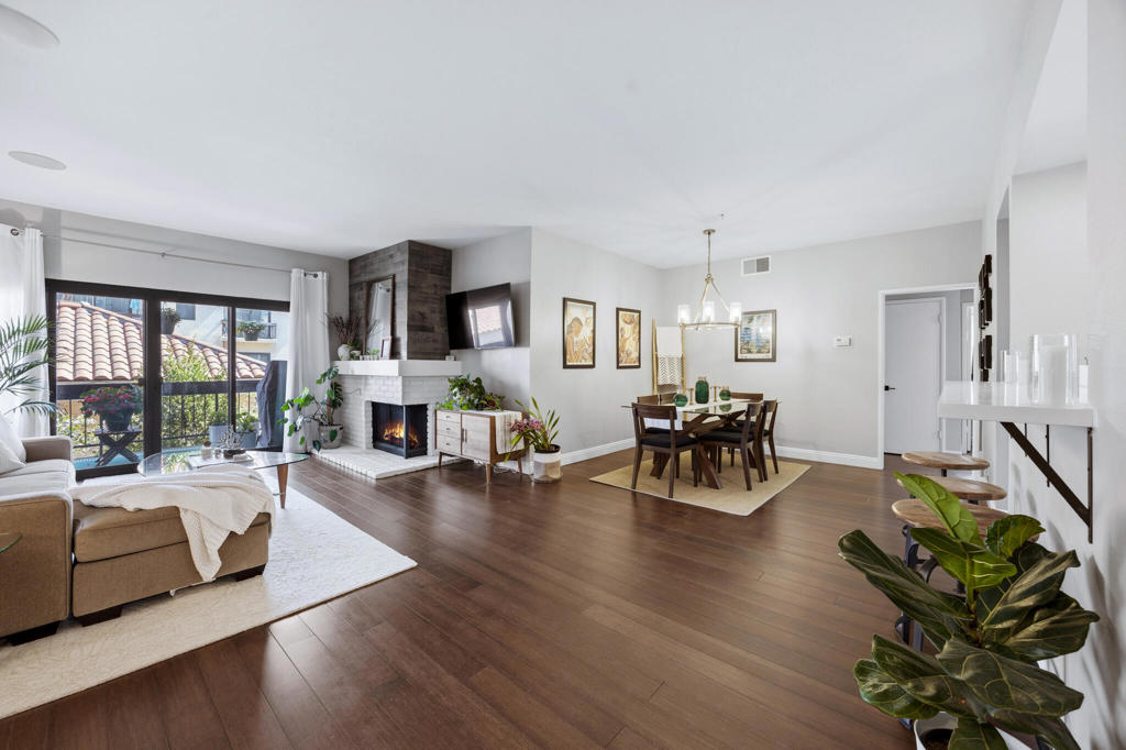 8180 Manitoba Street 255