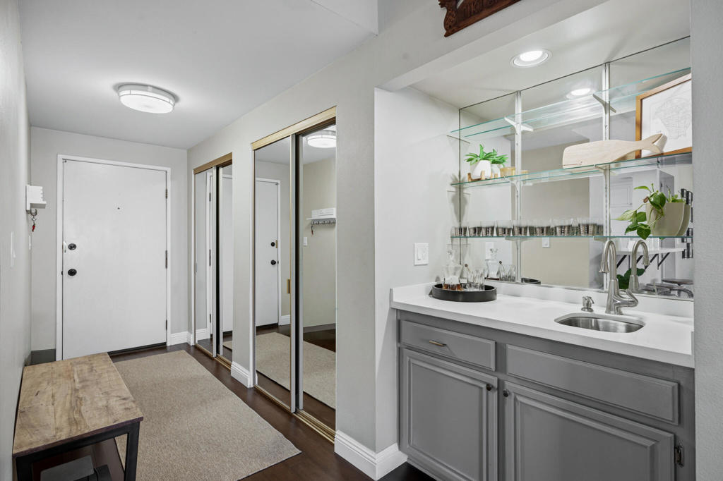 8180 Manitoba Street 255