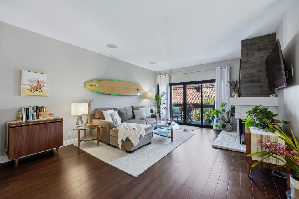 8180 Manitoba Street 255