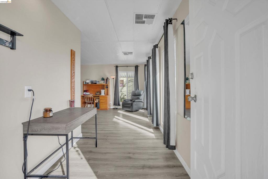 180 180 Algiers Circle