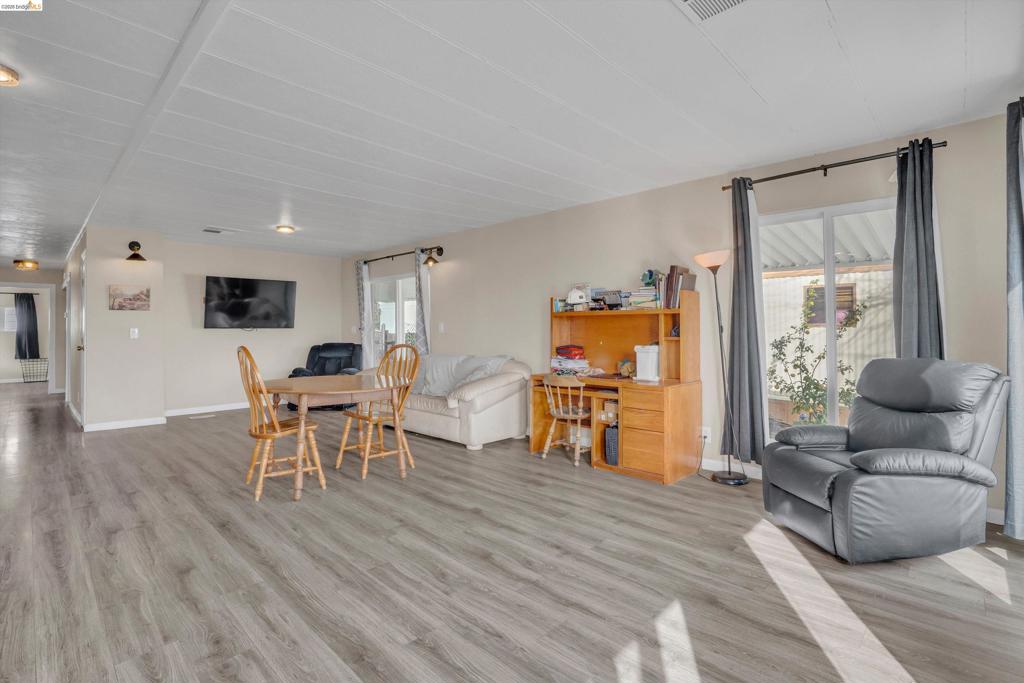 180 180 Algiers Circle