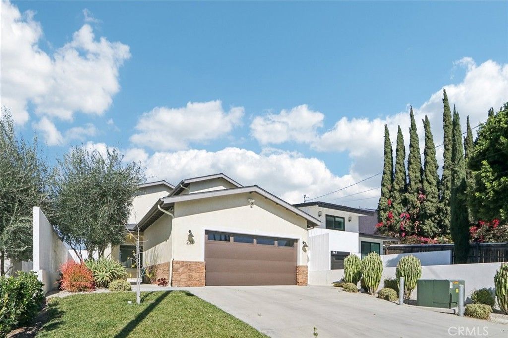 Photo of 237 Houston Drive, Thousand Oaks, CA 91360 (MLS # SB26021374)