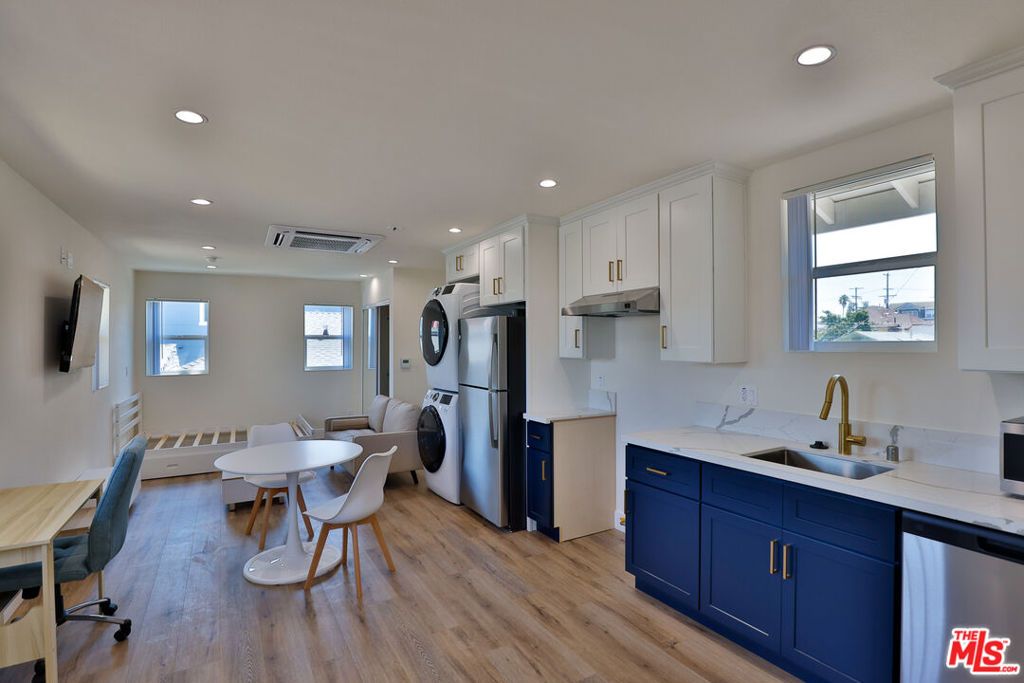 Photo of 1237 W 25th Street #1241, Los Angeles, CA 90007 (MLS # 25609303)