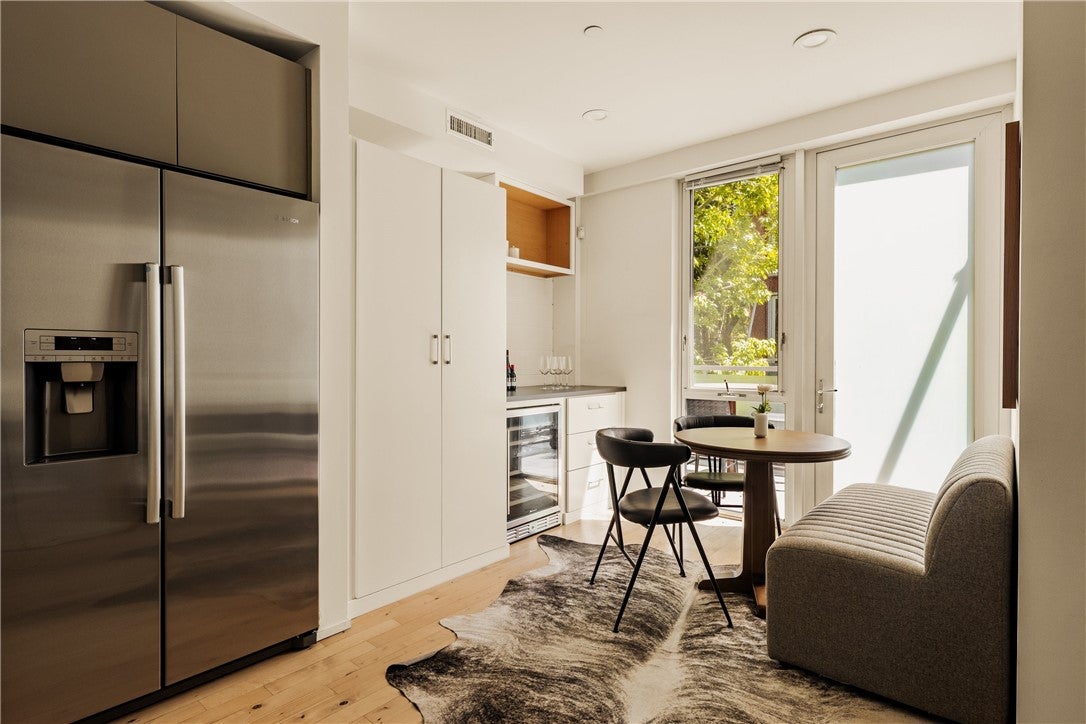 3450 Cahuenga W 907