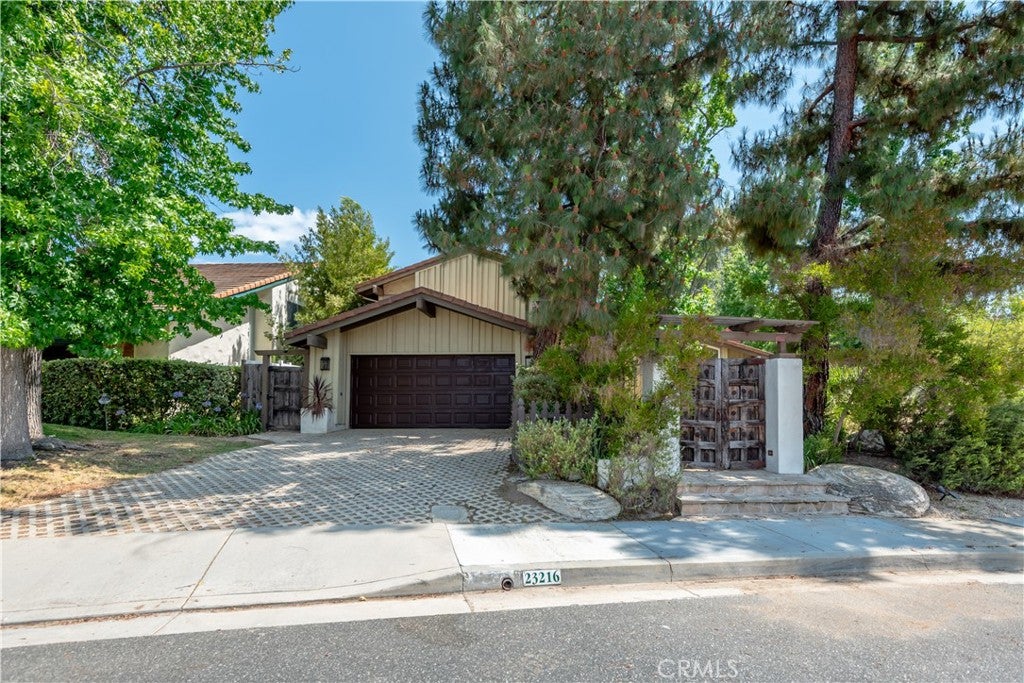 23216 Park Esperanza