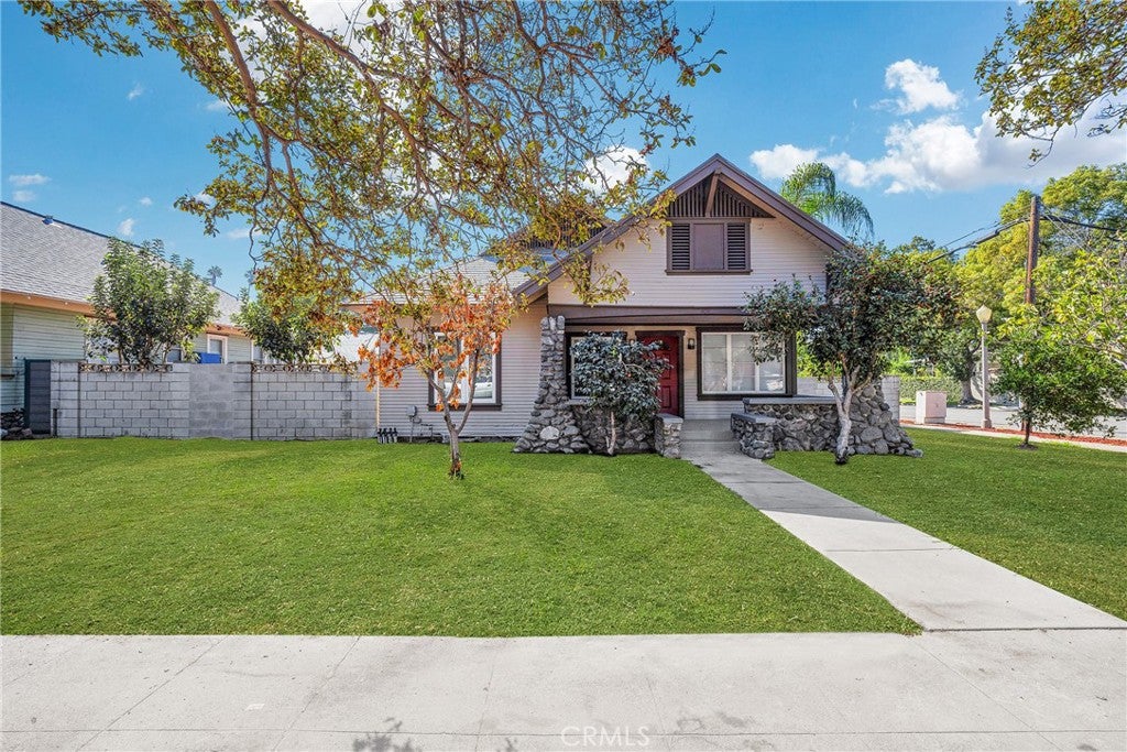 404 E Kingsley Avenue