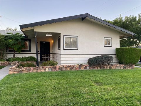 Photo of 332 E Landsford St, Lancaster, CA 93535 (MLS # SR26082778)