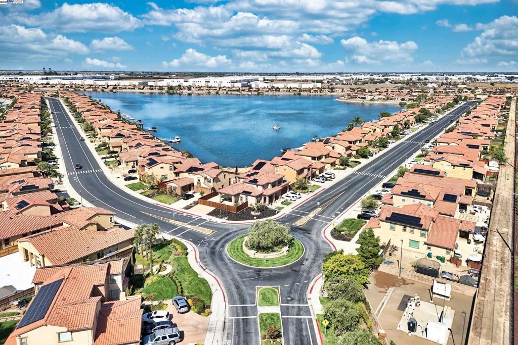 OAKWOOD SHORES - Residential