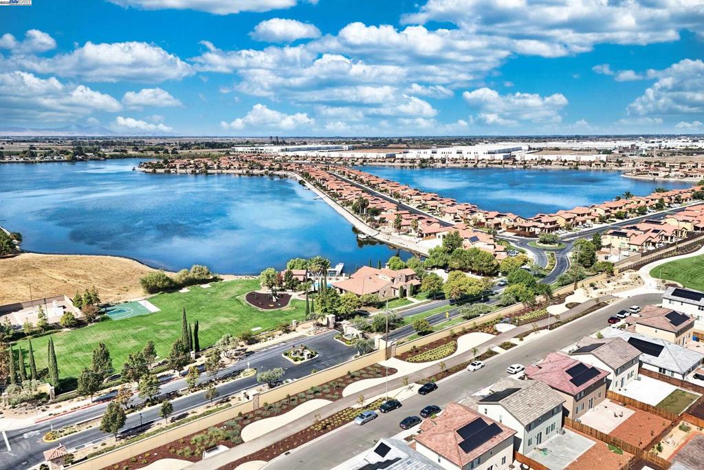 OAKWOOD SHORES - Residential