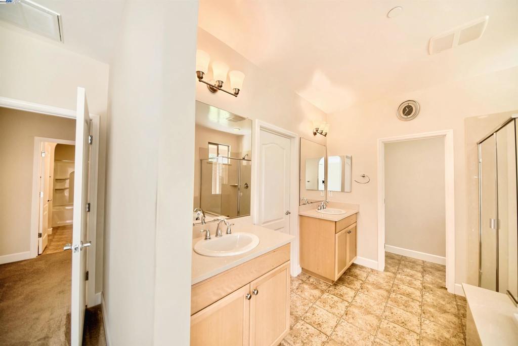 OAKWOOD SHORES - Residential