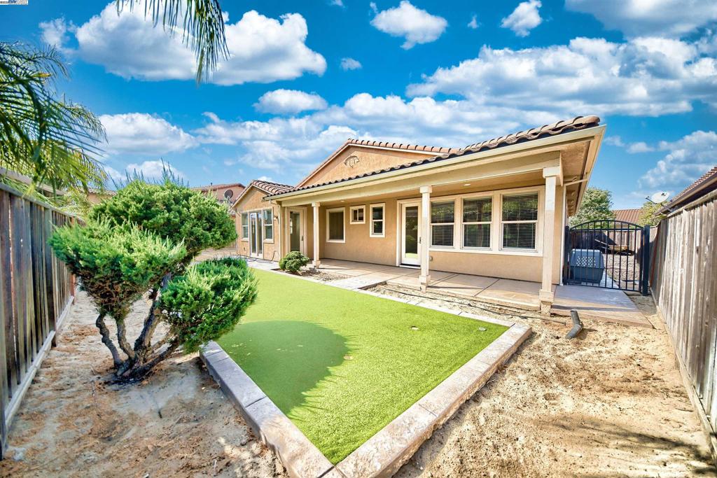 OAKWOOD SHORES - Residential