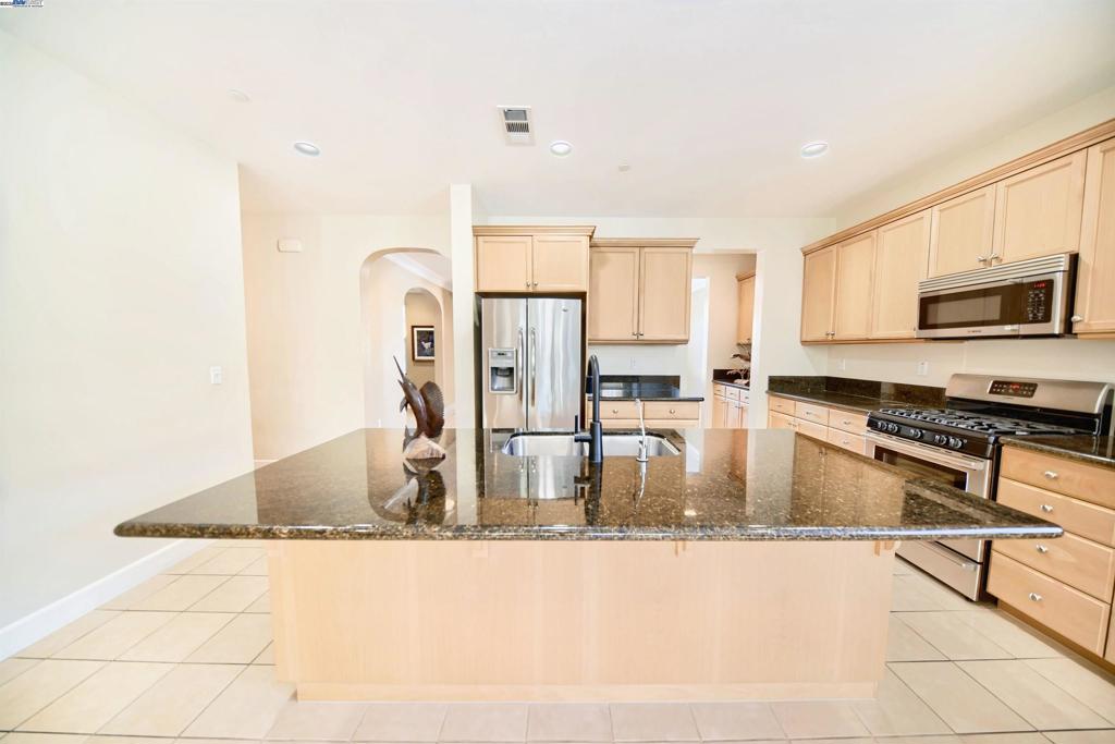 OAKWOOD SHORES - Residential
